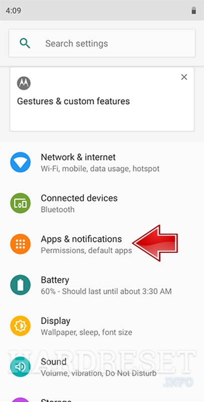 ¿Cómo se activa la luz LED de notificación de Motorola e5?