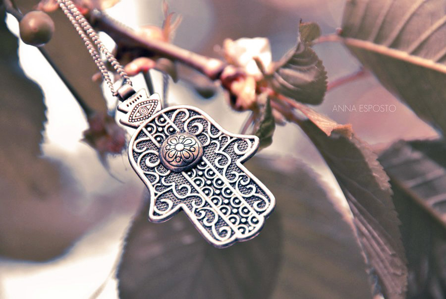 ¿Cómo se debe usar la mano de Fátima?