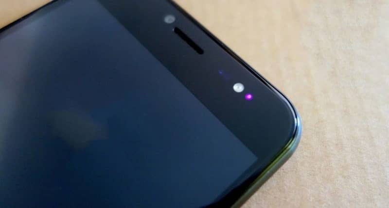 ¿Cómo activar la luz LED?